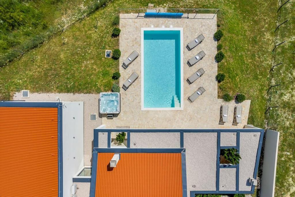 Villa T, Spacious With Heated Pool, Hot Tub & Sauna Rastevic 外观 照片