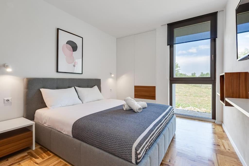 Villa T, Spacious With Heated Pool, Hot Tub & Sauna Rastevic 外观 照片