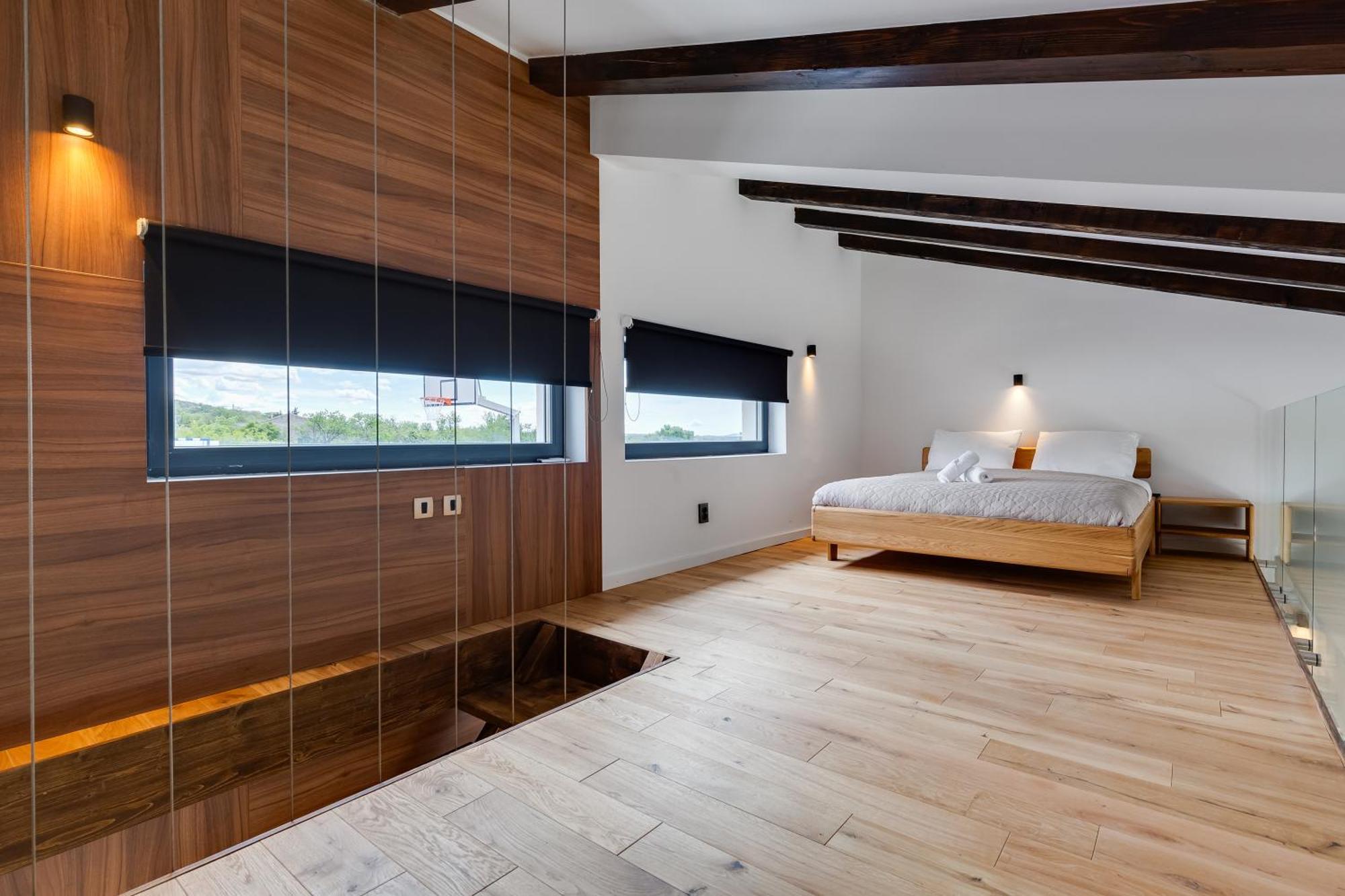 Villa T, Spacious With Heated Pool, Hot Tub & Sauna Rastevic 外观 照片