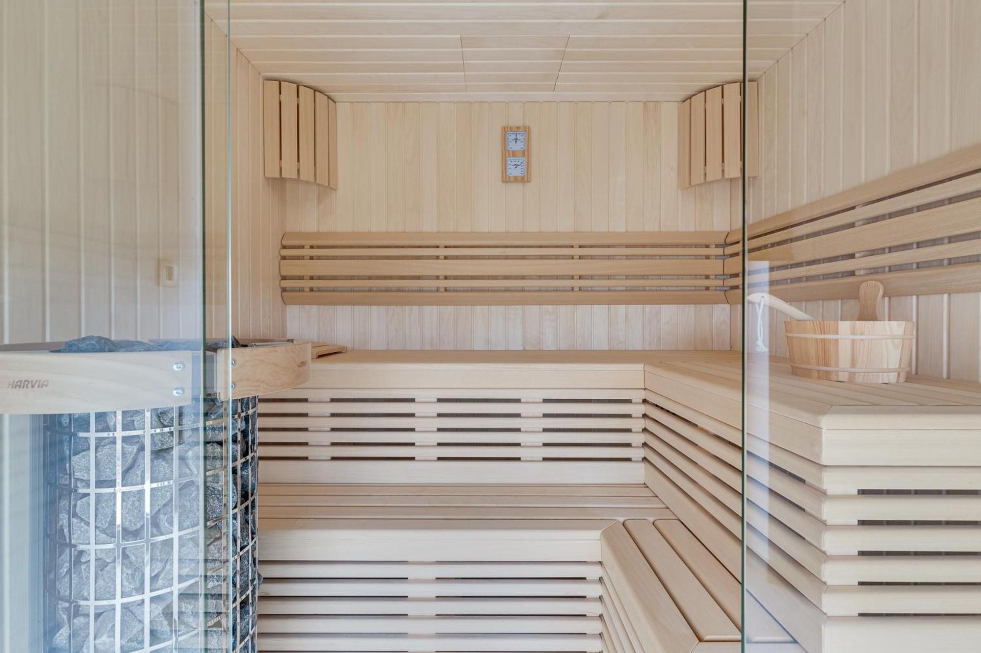 Villa T, Spacious With Heated Pool, Hot Tub & Sauna Rastevic 外观 照片