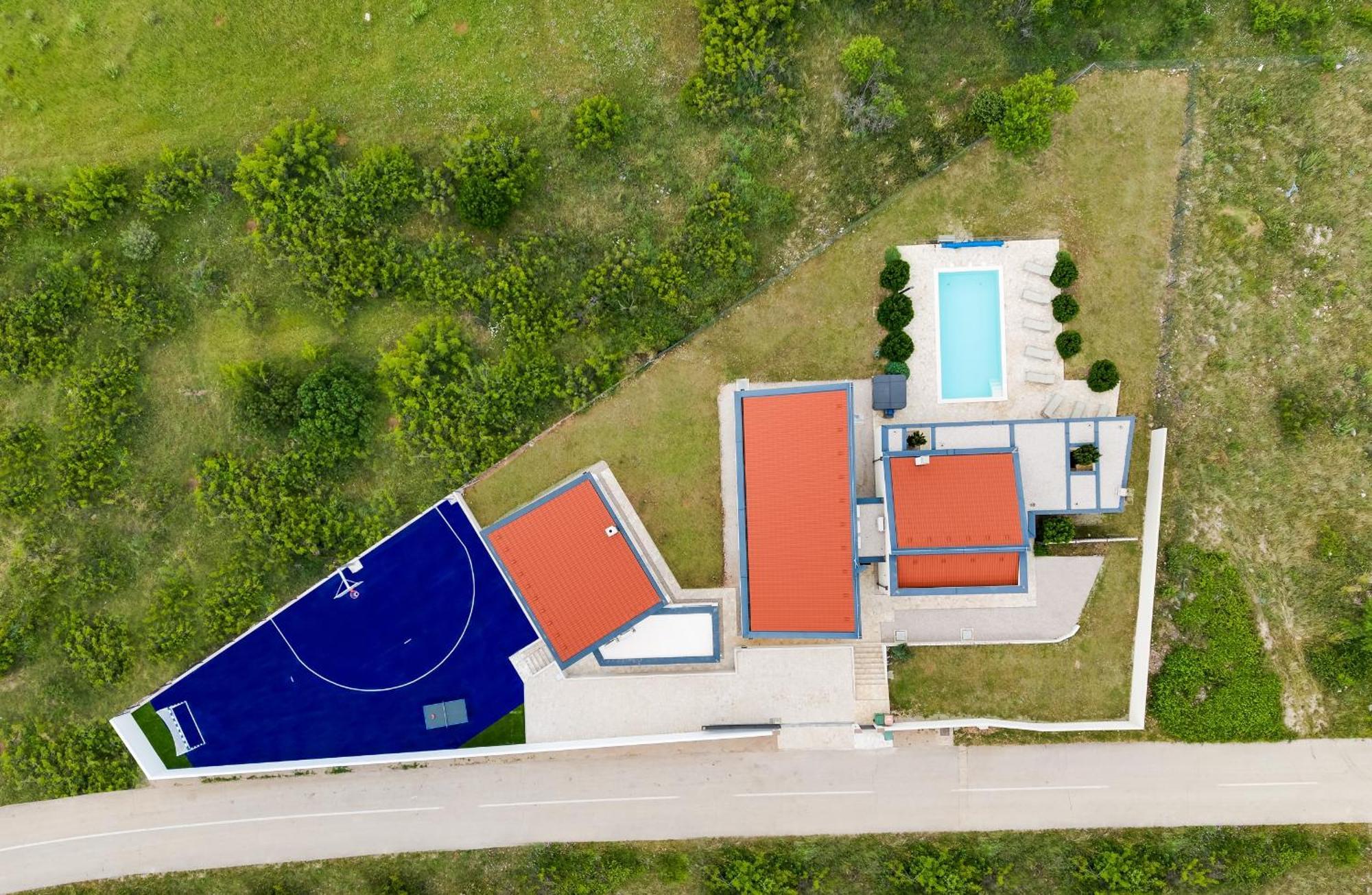 Villa T, Spacious With Heated Pool, Hot Tub & Sauna Rastevic 外观 照片