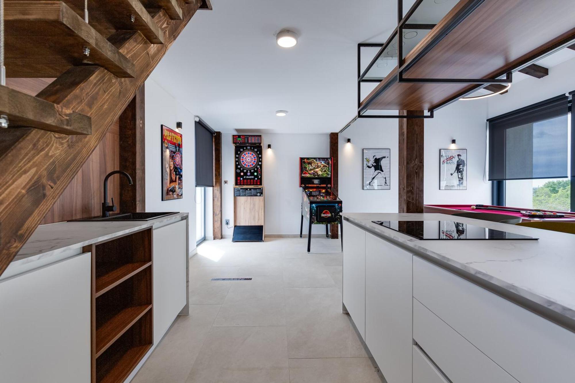 Villa T, Spacious With Heated Pool, Hot Tub & Sauna Rastevic 外观 照片